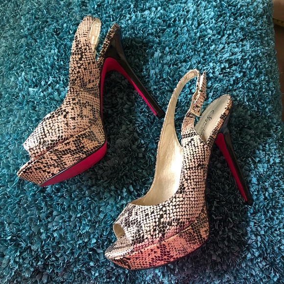 NEW Snake Print with Hot Pink Bottom Stilettos - Picture 3 of 13